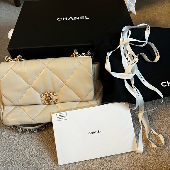 Chanel 19 beige large flap bag lambskin two tone metal - Picture 2 of 14
